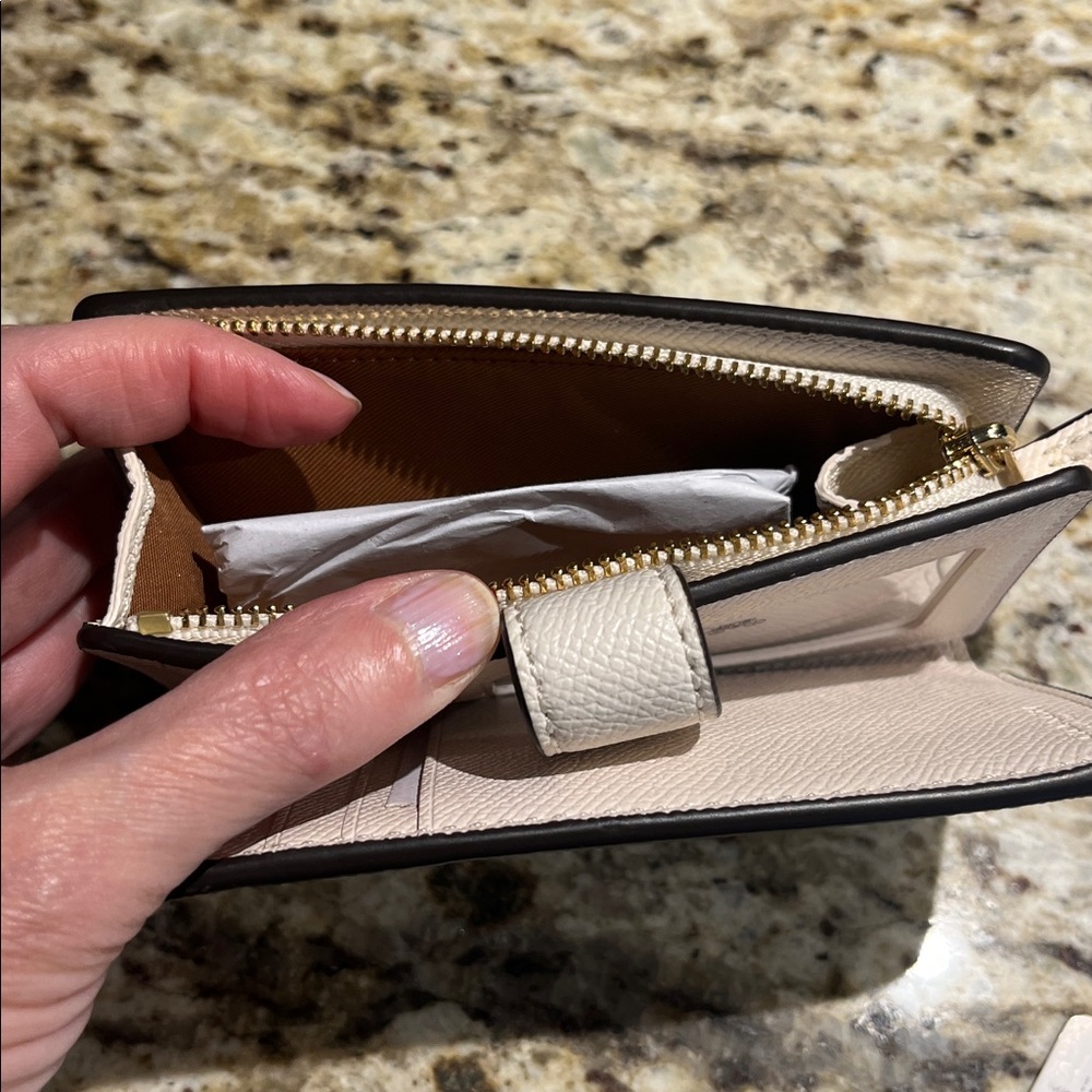 NWOT Coach | Medium Corner Zip Around Wallet | Chalk | F11484 - Picture 4 of 6